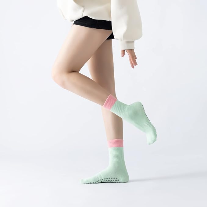 Yoga Pilates Socks with Grips for Women Non Slip Color Blocking Cushioned Crew Socks for Barre Ballet Dance