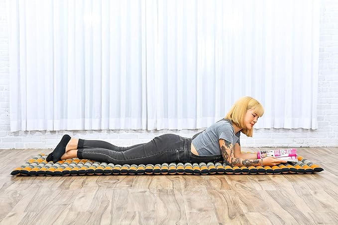 Leewadee - Foldable Floor Mattress - Japanese Roll Up Futon -Trifold Tatami Mat- Guest Floor Bed - Camping Mattress - Thai Massage Mat, Kapok Filled, 75 x 28 inches, Black Orange
