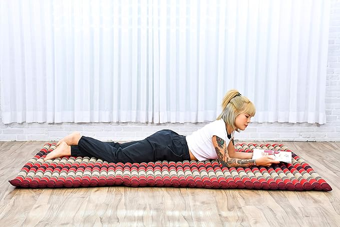 Leewadee - Foldable Floor Mattress - Japanese Roll Up Futon -Trifold Tatami Mat- Guest Floor Bed - Camping Mattress - Thai Massage Mat, Kapok Filled, 75 x 57 inches, Red