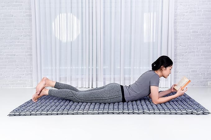 Leewadee - Kapok Roll Mat – Handcrafted Folding Sleep & Relaxation Mattress from Thailand, Ideal as Guest Bed, Camping Mat, Yoga Mat or Traditional Futon, 75 x 39 inches, Blue White