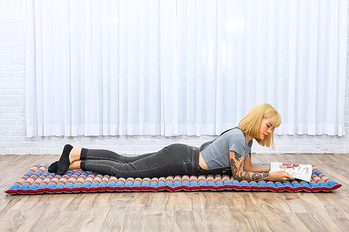 Leewadee - Foldable Floor Mattress - Japanese Roll Up Futon -Trifold Tatami Mat- Guest Floor Bed - Camping Mattress - Thai Massage Mat, Kapok Filled, 75 x 28 inches, Blue Red