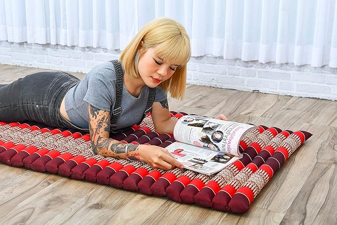 Leewadee - Foldable Floor Mattress - Japanese Roll Up Futon -Trifold Tatami Mat- Guest Floor Bed - Camping Mattress - Thai Massage Mat, Kapok Filled, 75 x 28 inches, Red