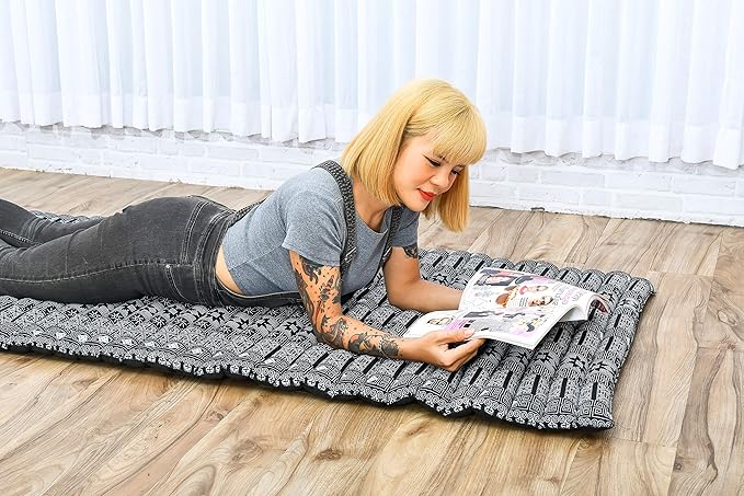 Leewadee - Foldable Floor Mattress - Japanese Roll Up Futon -Trifold Tatami Mat- Guest Floor Bed - Camping Mattress - Thai Massage Mat, Kapok Filled, 75 x 28 inches, Black