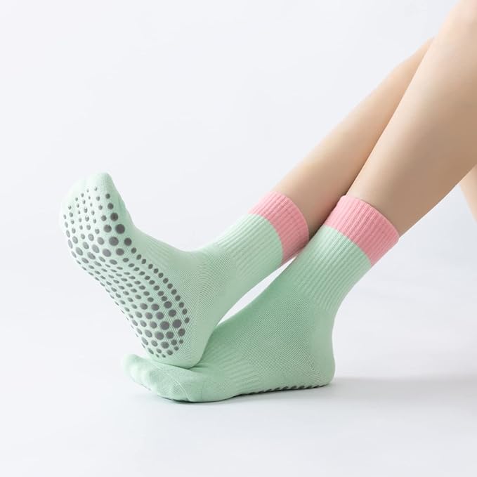 Yoga Pilates Socks with Grips for Women Non Slip Color Blocking Cushioned Crew Socks for Barre Ballet Dance