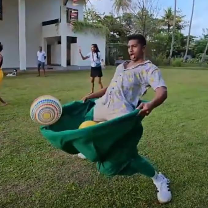 Granny Pants Yard Game, Oversized Granny Pants Outdoor Game for Adults, 8 Elastic Balls+Pump, Backyard Parties and Field Day(Green+Blue)