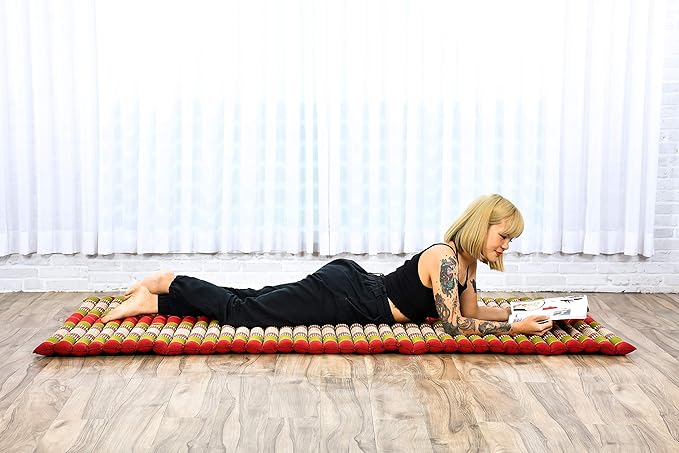 Leewadee - Kapok Roll Mat – Handcrafted Folding Sleep & Relaxation Mattress from Thailand, Ideal as Guest Bed, Camping Mat, Yoga Mat or Traditional Futon, 75 x 39 inches, Green Red