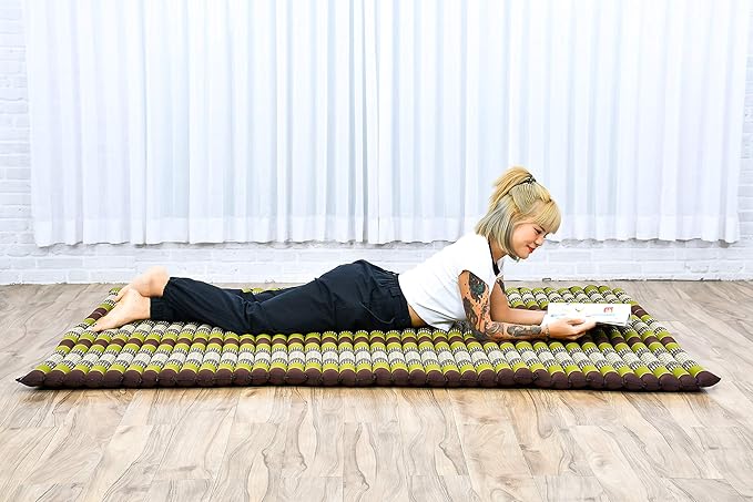 Leewadee - Foldable Floor Mattress - Japanese Roll Up Futon -Trifold Tatami Mat- Guest Floor Bed - Camping Mattress - Thai Massage Mat, Kapok Filled, 75 x 57 inches, Brown Green