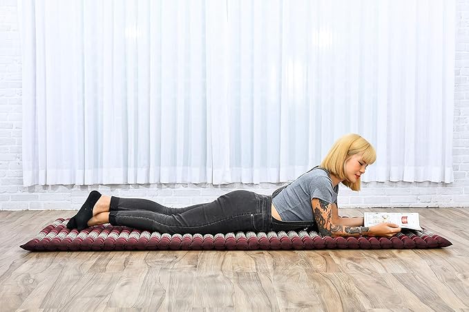 Leewadee - Foldable Floor Mattress - Japanese Roll Up Futon -Trifold Tatami Mat- Guest Floor Bed - Camping Mattress - Thai Massage Mat, Kapok Filled, 75 x 28 inches, Brown Red