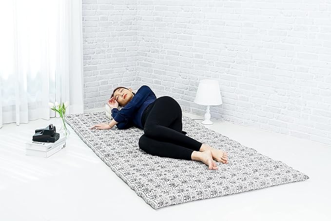 Leewadee - Kapok Roll Mat – Handcrafted Folding Sleep & Relaxation Mattress from Thailand, Ideal as Guest Bed, Camping Mat, Yoga Mat or Traditional Futon, 75 x 39 inches, Black White