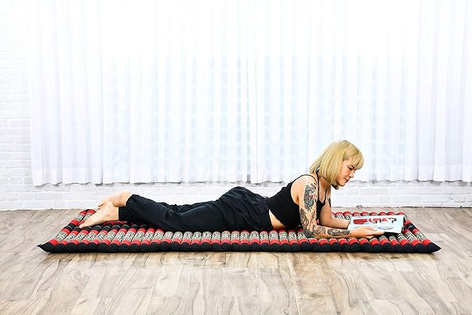 Leewadee - Kapok Roll Mat – Handcrafted Folding Sleep & Relaxation Mattress from Thailand, Ideal as Guest Bed, Camping Mat, Yoga Mat or Traditional Futon, 75 x 39 inches, Black Red