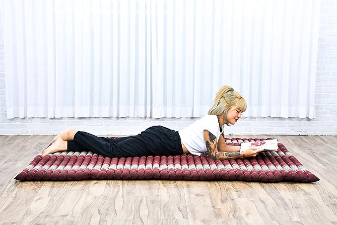 Leewadee - Foldable Floor Mattress - Japanese Roll Up Futon -Trifold Tatami Mat- Guest Floor Bed - Camping Mattress - Thai Massage Mat, Kapok Filled, 75 x 57 inches, Brown Red