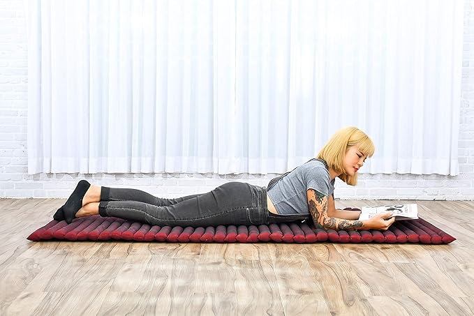 Leewadee - Foldable Floor Mattress - Japanese Roll Up Futon -Trifold Tatami Mat- Guest Floor Bed - Camping Mattress - Thai Massage Mat, Kapok Filled, 75 x 28 inches, Red