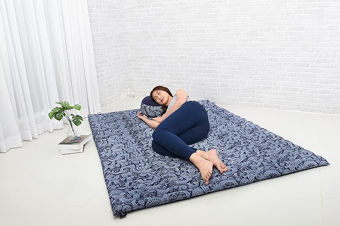 Leewadee - Foldable Floor Mattress - Japanese Roll Up Futon -Trifold Tatami Mat- Guest Floor Bed - Camping Mattress - Thai Massage Mat, Kapok Filled, 75 x 57 inches, Blue White