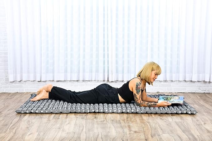 Leewadee - Kapok Roll Mat – Handcrafted Folding Sleep & Relaxation Mattress from Thailand, Ideal as Guest Bed, Camping Mat, Yoga Mat or Traditional Futon, 75 x 39 inches, Black