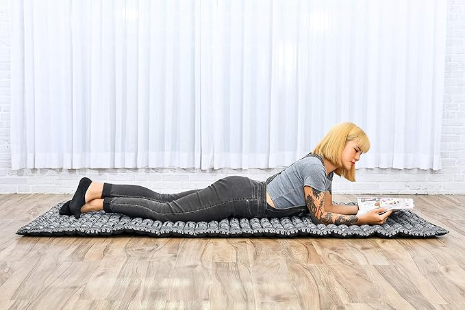 Leewadee - Foldable Floor Mattress - Japanese Roll Up Futon -Trifold Tatami Mat- Guest Floor Bed - Camping Mattress - Thai Massage Mat, Kapok Filled, 75 x 28 inches, Black