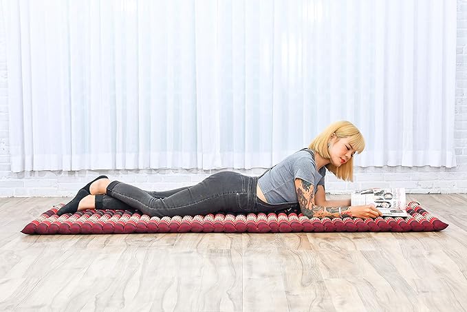 Leewadee - Foldable Floor Mattress - Japanese Roll Up Futon -Trifold Tatami Mat- Guest Floor Bed - Camping Mattress - Thai Massage Mat, Kapok Filled, 75 x 28 inches, Red