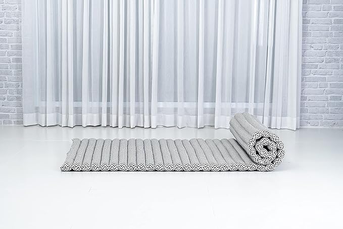 Leewadee - Foldable Floor Mattress - Japanese Roll Up Futon -Trifold Tatami Mat- Guest Floor Bed - Camping Mattress - Thai Massage Mat, Kapok Filled, 75 x 28 inches, Black White