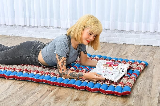 Leewadee - Foldable Floor Mattress - Japanese Roll Up Futon -Trifold Tatami Mat- Guest Floor Bed - Camping Mattress - Thai Massage Mat, Kapok Filled, 75 x 28 inches, Blue Red