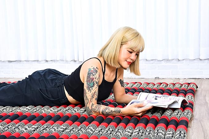 Leewadee - Foldable Floor Mattress - Japanese Roll Up Futon -Trifold Tatami Mat- Guest Floor Bed - Camping Mattress - Thai Massage Mat, Kapok Filled, 75 x 57 inches, Black Red
