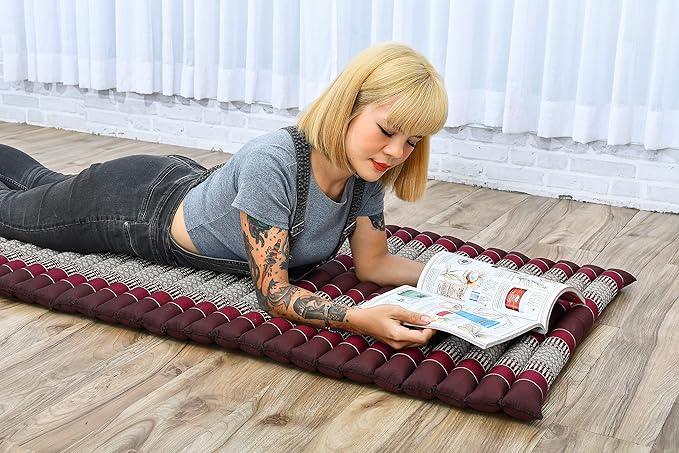 Leewadee - Foldable Floor Mattress - Japanese Roll Up Futon -Trifold Tatami Mat- Guest Floor Bed - Camping Mattress - Thai Massage Mat, Kapok Filled, 75 x 28 inches, Brown Red