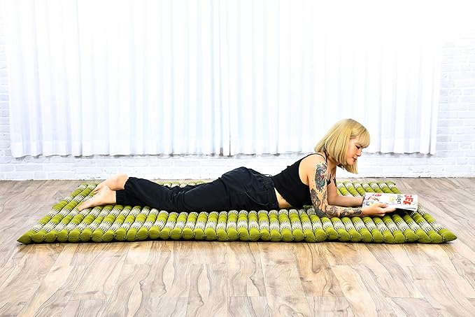 Leewadee - Foldable Floor Mattress - Japanese Roll Up Futon -Trifold Tatami Mat- Guest Floor Bed - Camping Mattress - Thai Massage Mat, Kapok Filled, 75 x 57 inches, Green