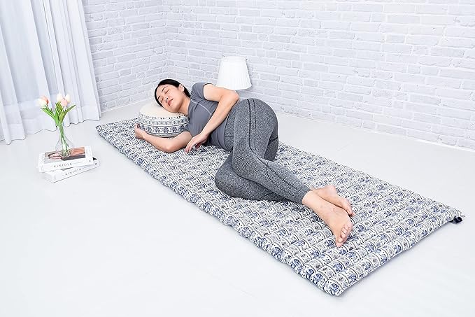 Leewadee - Foldable Floor Mattress - Japanese Roll Up Futon -Trifold Tatami Mat- Guest Floor Bed - Camping Mattress - Thai Massage Mat, Kapok Filled, 75 x 28 inches, Blue White