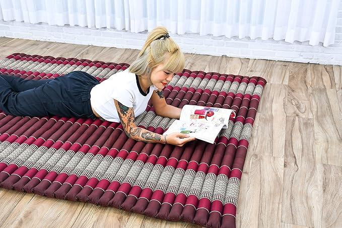 Leewadee - Foldable Floor Mattress - Japanese Roll Up Futon -Trifold Tatami Mat- Guest Floor Bed - Camping Mattress - Thai Massage Mat, Kapok Filled, 75 x 57 inches, Brown Red