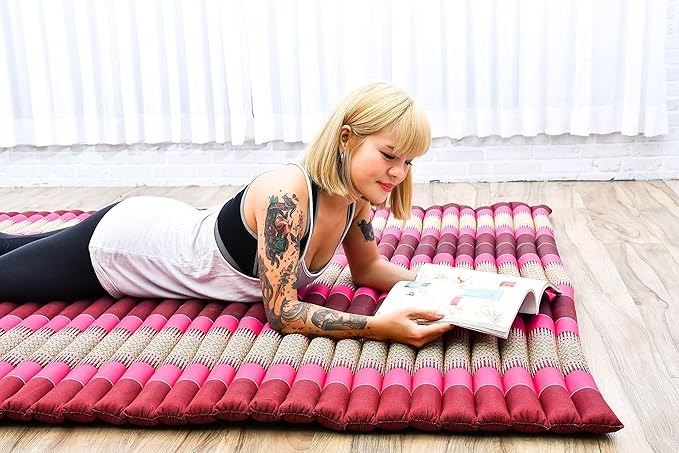 Leewadee - Foldable Floor Mattress - Japanese Roll Up Futon -Trifold Tatami Mat- Guest Floor Bed - Camping Mattress - Thai Massage Mat, Kapok Filled, 75 x 57 inches, Auburn Pink