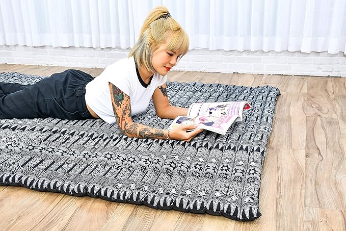 Leewadee - Foldable Floor Mattress - Japanese Roll Up Futon -Trifold Tatami Mat- Guest Floor Bed - Camping Mattress - Thai Massage Mat, Kapok Filled, 75 x 57 inches, Black