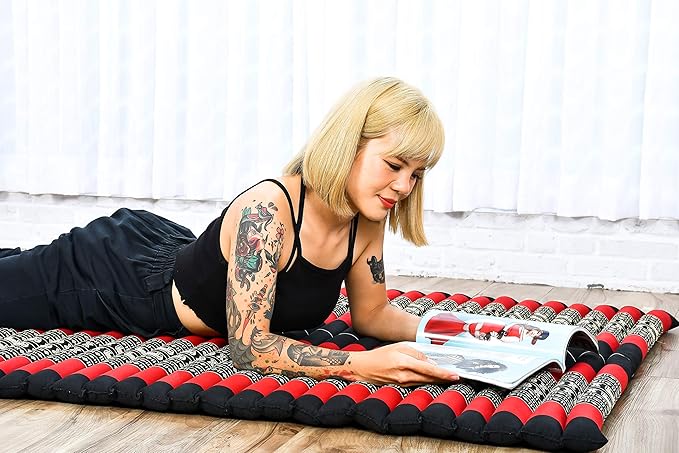Leewadee - Kapok Roll Mat – Handcrafted Folding Sleep & Relaxation Mattress from Thailand, Ideal as Guest Bed, Camping Mat, Yoga Mat or Traditional Futon, 75 x 39 inches, Black Red
